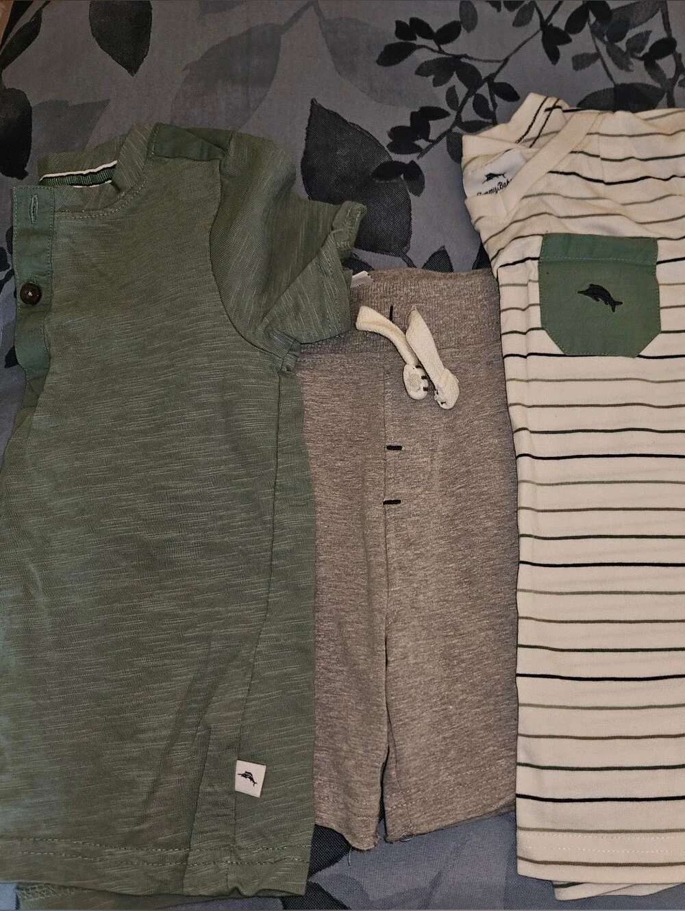 Green Short Sleeve Tee & Striped Pocket Tee with Gray Shorts Set Size 4T